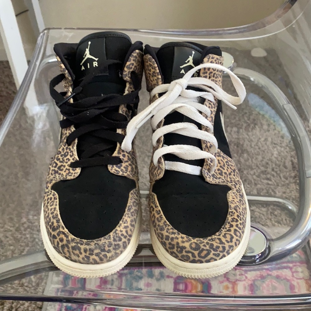 Jordan Mids 7Y (8.5 in women’s)
